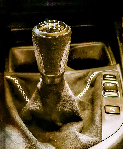 Photo of a manual gear shifter